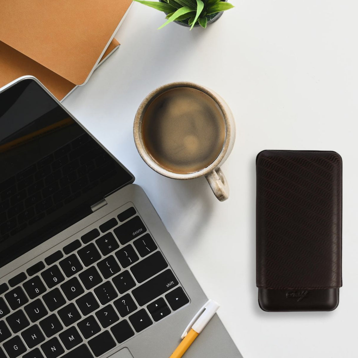Davidoff Enjoyment Leather Soft Cigar Cases - Brown 3-Finger XL - Flatlay