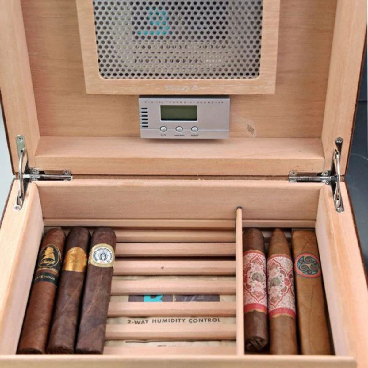 Brizard & Co Airflow Antique Saddle 80-Cigar Desktop Humidor - Interior Details