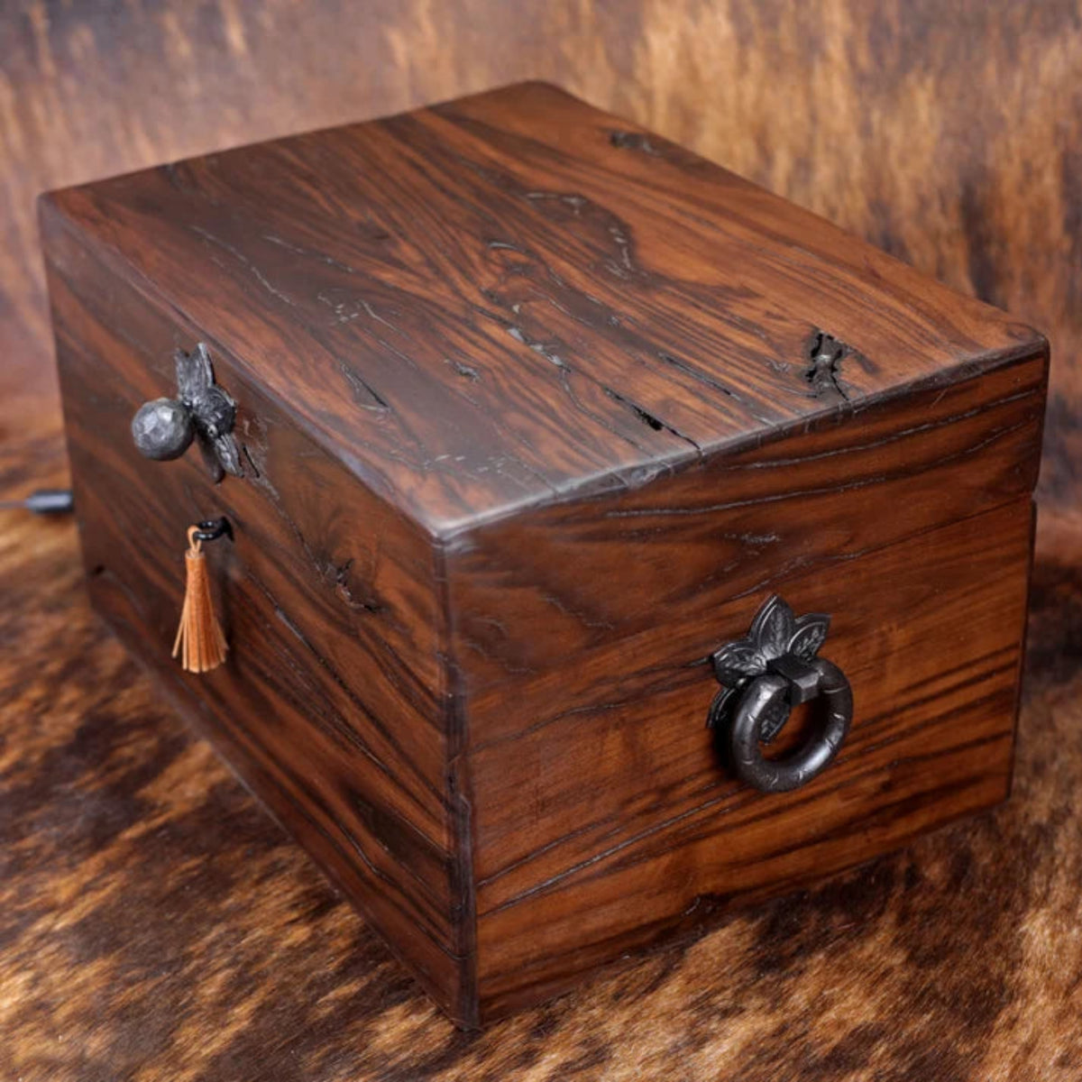 Brizard & Co The Hacienda Humidor 130/150-Cigar Desktop Humidor  - Side View