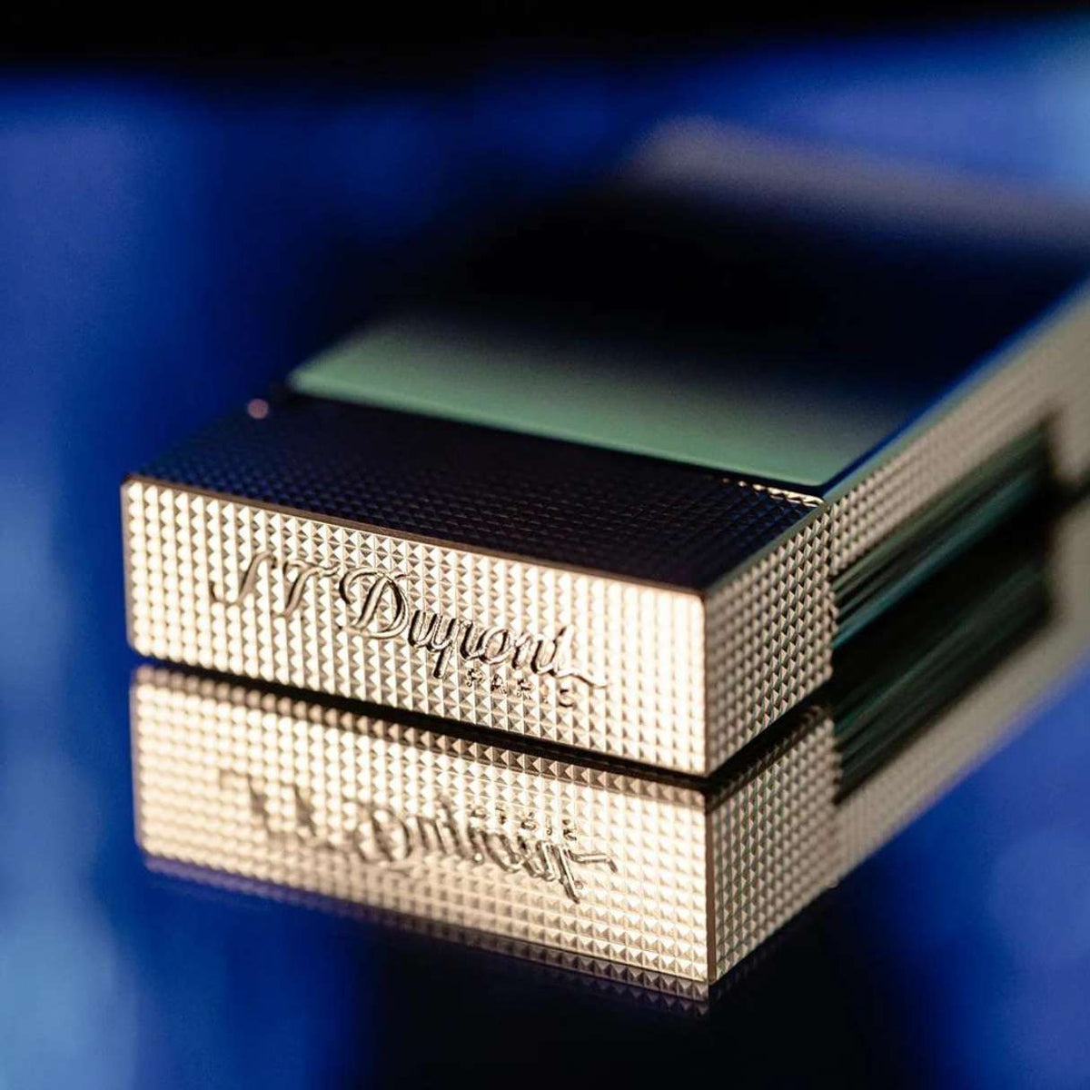 S.T. Dupont Gradient Line 2 Perfect Ping Double Soft Flame Cigar Lighter - Blue Lacquer with Palladium -  Top Details