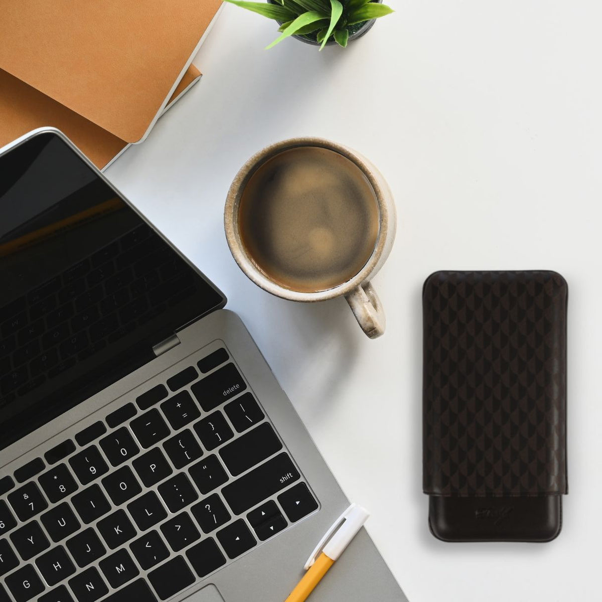 Davidoff Curing Leather Soft Cigar Cases - Brown 3-Finger XL - Flatlay