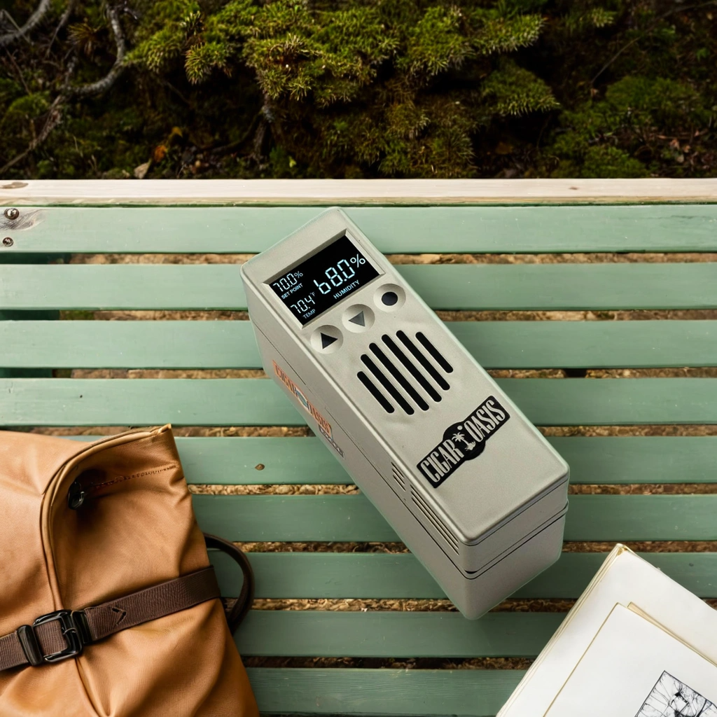 Cigar Oasis Excel 3.0 Electronic Humidifier - Lifestyle image