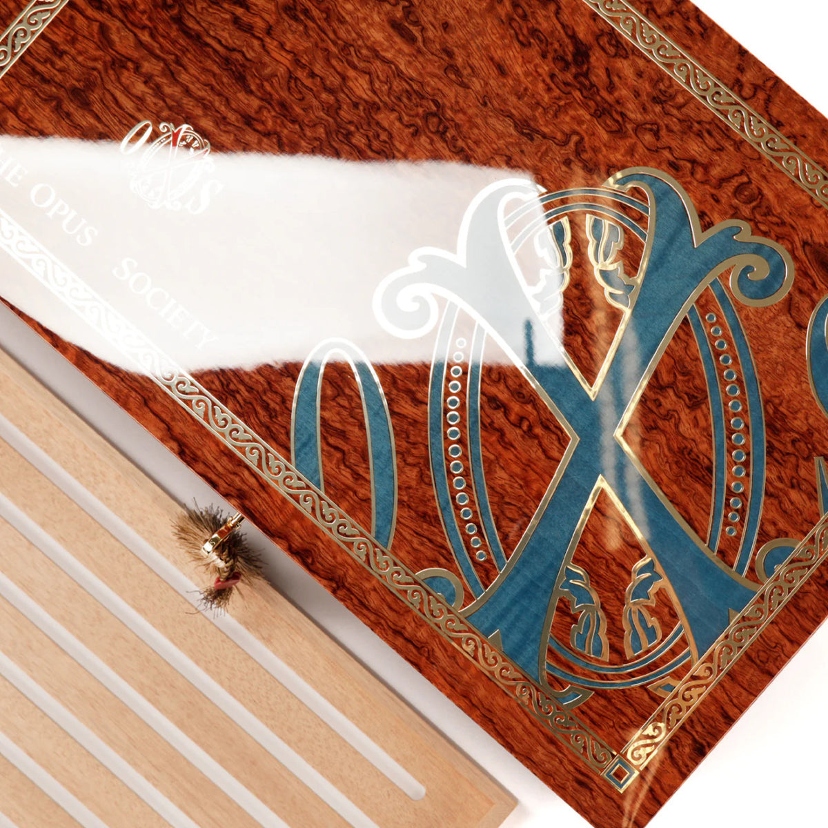Elie Bleu OpusX El Rojo 75-Cigar Desktop Humidor - Top Details