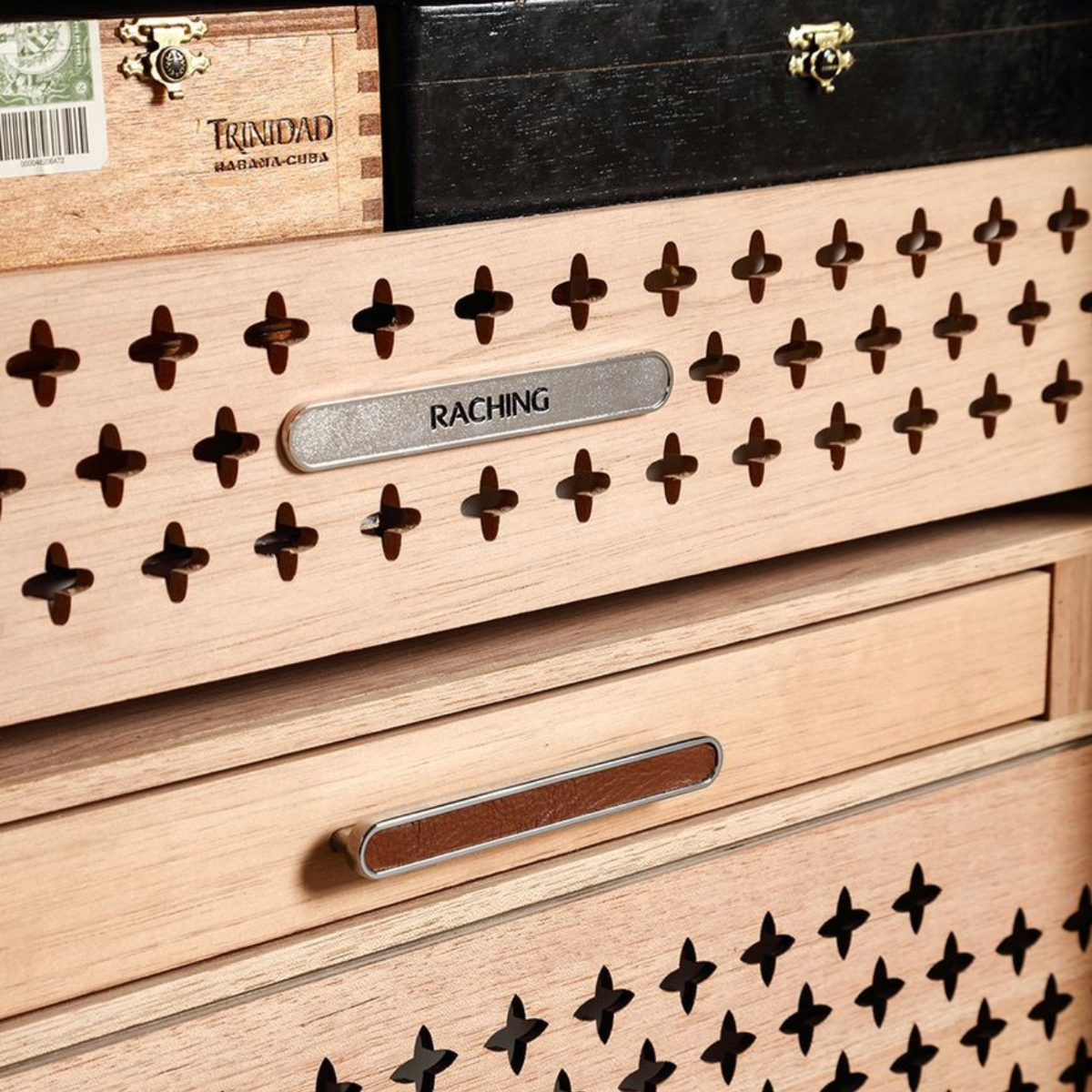Raching Reserva RR Series 3000-Cigar Electric Humidors - Interior Details 7